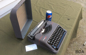 Traveller's compact typewriter